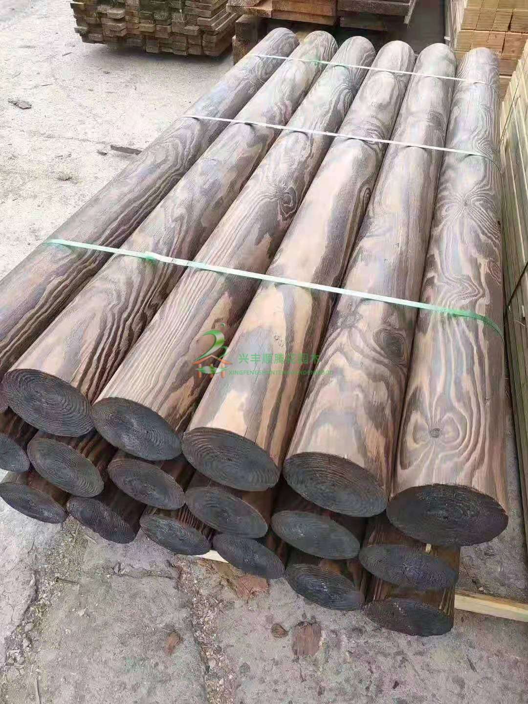 碳化圓木柱